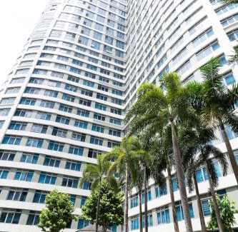 Bagumbayan Apartment | FREE PARKING! Eastwood Le Grand 3, Unli Full Body Massage, No Pets Allowed