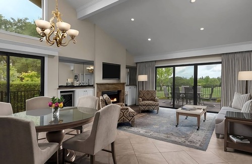 Napa Hotel | FREE Parking! Enjoy Exciting Amenities Such as Tennis Courts, Golf Course, Pool!