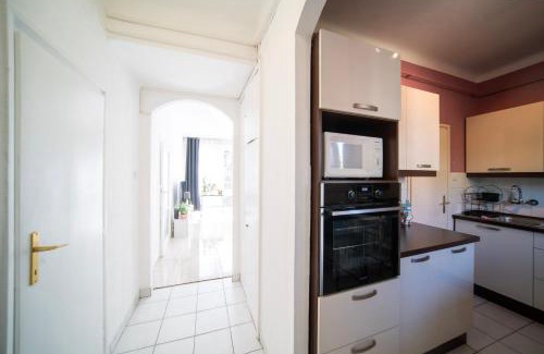 Pusztavacs Apartment | Free Parking- Hungaria Charm 4PPL Wifi TV AC