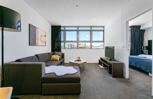 Chatswood CBD Apartment | free parking lovely 2 bds in heart of chatswood
