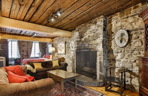 Ville-Marie House | FREE PARKING | MAJESTIC Old Port Gem | POOL table - Super host on Airbnb