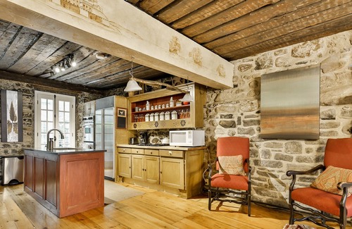 Ville-Marie House | FREE PARKING | MAJESTIC Old Port Gem | POOL table - Super host on Airbnb