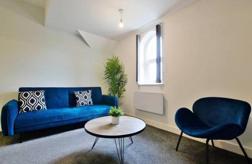 Salford Apartment | FREE PARKING - Modern 2-BR Flat close to Salford Royal