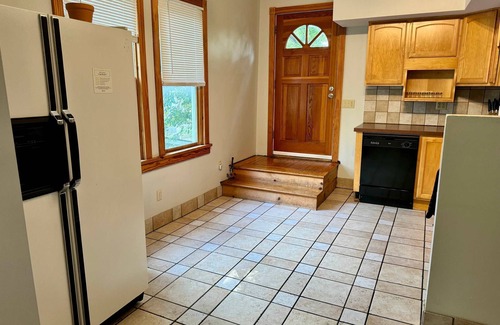 Victorian Village House | Free Parking - Prime Location - Downtown