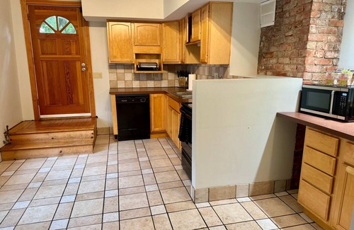 Victorian Village House | Free Parking - Prime Location - Downtown