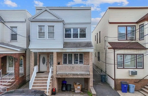 Constable Hook Apartment | Free parking, Safe Area -close to NYC and Newark Airport, 2-bedroom apartment.