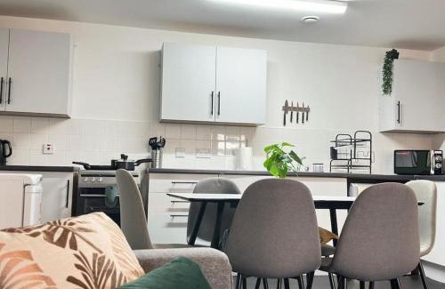 Bootle Apartment | Free Parking Sleeps 6 Modern Apartment