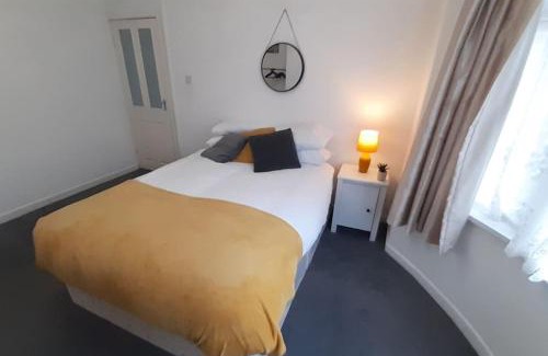 Roath Apartment | Free Parking Spacious Home