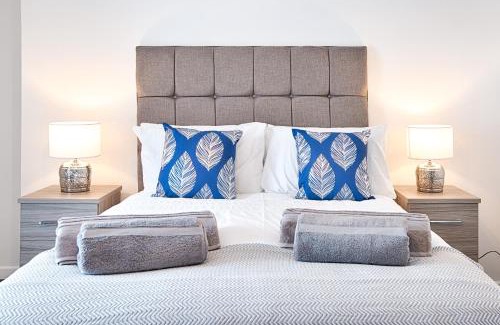Margam Apartment | Free Parking, Spacious rooms, Smart TV's all rooms