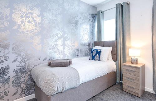 Margam Apartment | Free Parking, Spacious rooms, Smart TV's all rooms