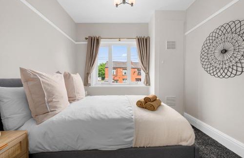 Wigan Apartment | Free Parking Stunning 3Bedroom Home In Wigan