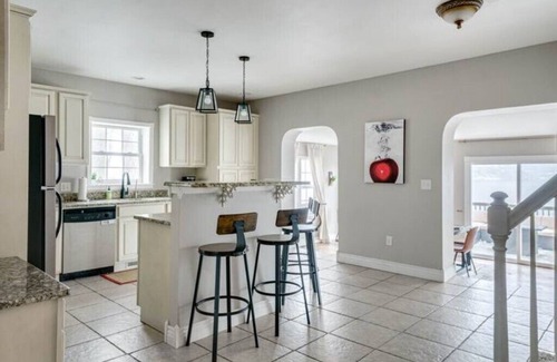 Lawton House | Free Pontoon&Kayak, Lakefront, Hot Tub, Sleeps 12n