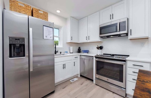 Duck House | FREE Pool Heat, Hot Tub, & Short Walk to Beach!