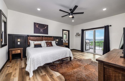 Kimberling City House | FREE Resort Amenities, Mini golf, Pool/Hot Tubs - PERFECT FOR LARGE FAMILY