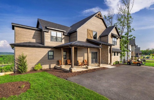 Kimberling City House | FREE Resort Amenities, Mini golf, Pool/Hot Tubs - PERFECT FOR LARGE FAMILY