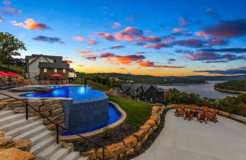 Kimberling City House | FREE Resort Amenities, Mini golf, Pool/Hot Tubs - PERFECT FOR LARGE FAMILY