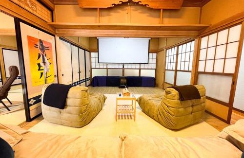 Fujikawaguchiko Villa | Free shuttle service,Free bag,Large screen movies,BBQ, Popcorn-making activity, more than 20 people possible