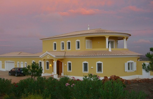 Colinas Verdes Villa | Free Wi-Fi. Breathtaking Views with swimming pool