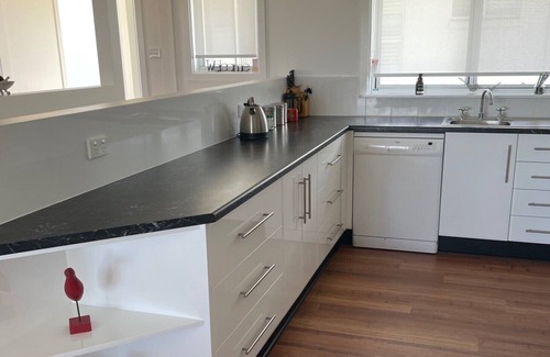Waterhouse House | Free Wi-Fi, Ideal holiday location, long beach