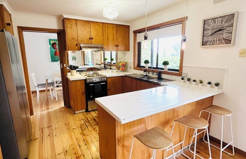 Invermay Park House | Free wifi pet friendly! Happiness on Havelock 4bed renovated in Ballarat North!