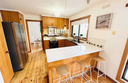Invermay Park House | Free wifi pet friendly! Happiness on Havelock 4bed renovated in Ballarat North!