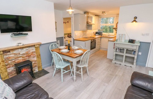 Haverfordwest Cottage | FREEDOM, family friendly, with a garden in Roch