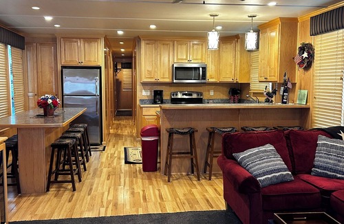 Byrdstown Boat Rental | Freedom is your home away from home on the water!