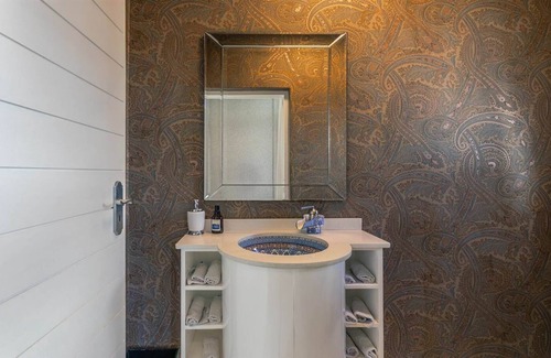 Newlands House | Freehold, modern executive home close to Cavendish Square