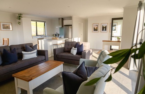 Omapere House | Freese Cottage, Omapere (views of the stunning Hokianga Harbour)