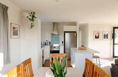 Omapere House | Freese Cottage, Omapere (views of the stunning Hokianga Harbour)