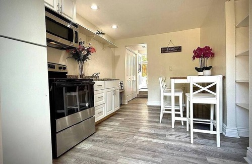 Fremont House | Fremont - 6 bedroom 3 bath