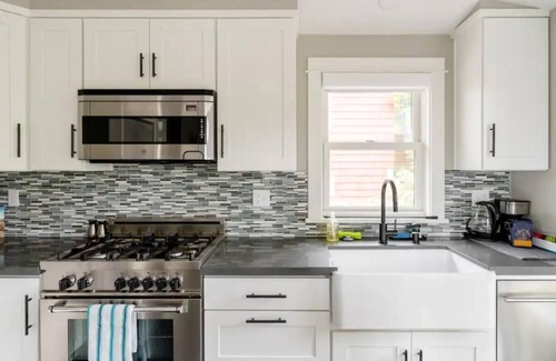 Fremont Cottage | Fremont cottage w/garage, light-filled, walkable