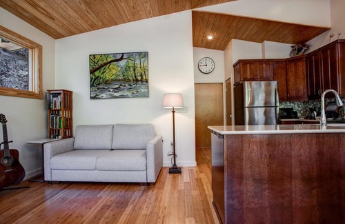 Marshall House | French Broad Chalet | Private Chalet on the French Broad River