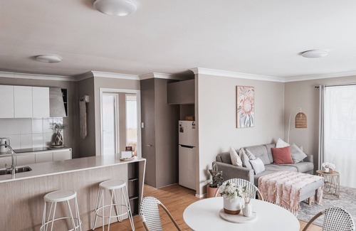 Toowoomba Apartment | French by Queens