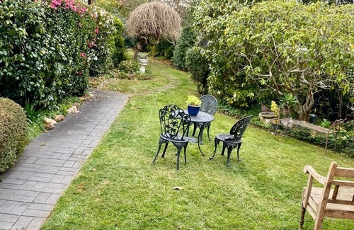 Moss Vale Apartment | French/Italian Style Boutique The Loft Apartment @Chapmans + Breakfast + Pets