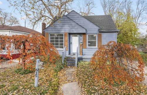 Ferndale House | Fresh and Remodeled Ferndale 3 BR Getaway