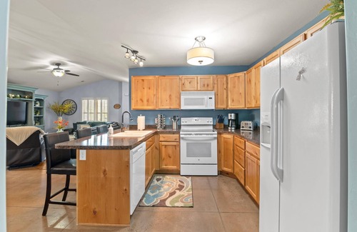 Moab South Valley House | Fresh, luxurious 4-BR home! Pool, hot tub & fenced yard with BBQ