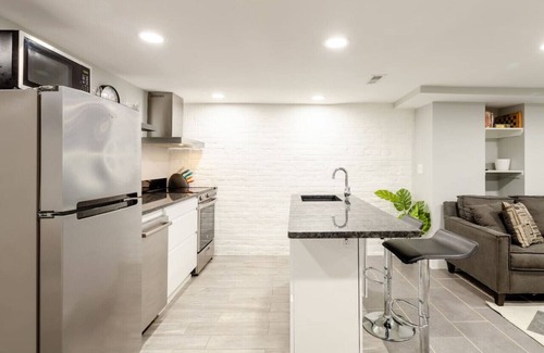 Eckington Apartment | Fresh Motif Guest Suite of Historic Row House