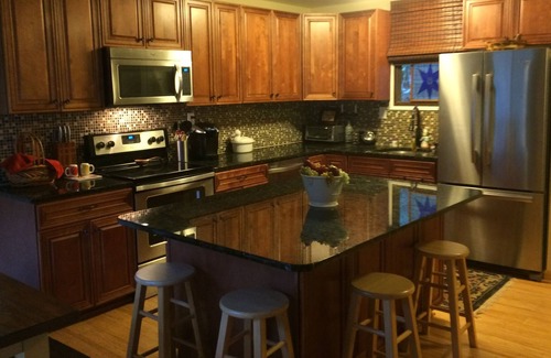 Sapphire Villa | Fresh Mountain Air, Beautiful Views, Lakes, Waterfalls. Pets Welcomed!