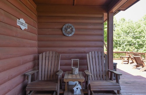 Settlers Ridge Cabin | Fresh mountain air and wonderful views!
