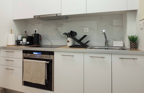 Ilisia Apartment | Fresh Urban Apt with Balcony in Zografou