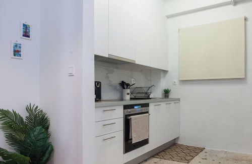 Ilisia Apartment | Fresh Urban Apt with Balcony in Zografou
