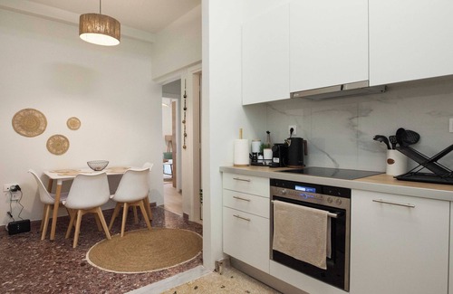 Ilisia Apartment | Fresh Urban Apt with Balcony in Zografou