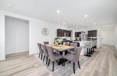 Houston House | Freshly Built 4BR Home in North Houston