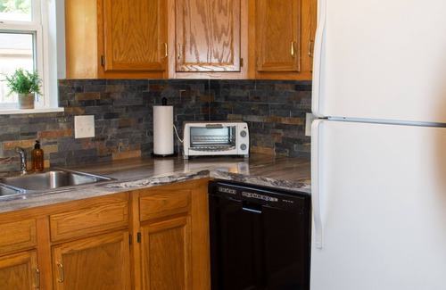 Holland House | Freshly remodeled 3-bedroom house near the lake!