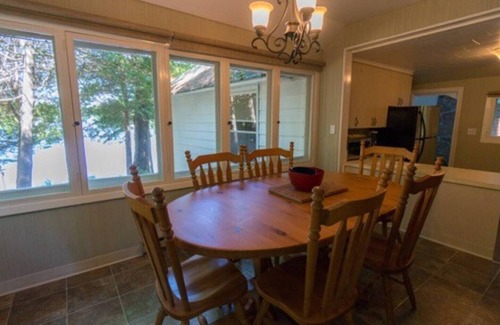 Muskoka Lakes House | Freshly Renovated, Modernized, Water's Edge Cottage.