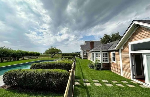 Cutchogue House | Freshly updated farmhouse on 66 acres right in the heart of the North Fork