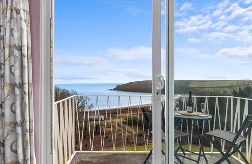 Pembroke Apartment | Freshwater Bay - Sea View Apartment