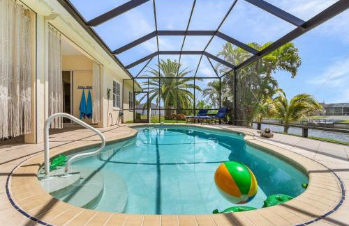 Trafalgar House | Freshwater Canal, Bicycles, Heated Pool - Casamigos - Roelens Vacations
