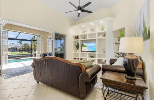Trafalgar House | Freshwater Canal, Bicycles, Heated Pool - Casamigos - Roelens Vacations